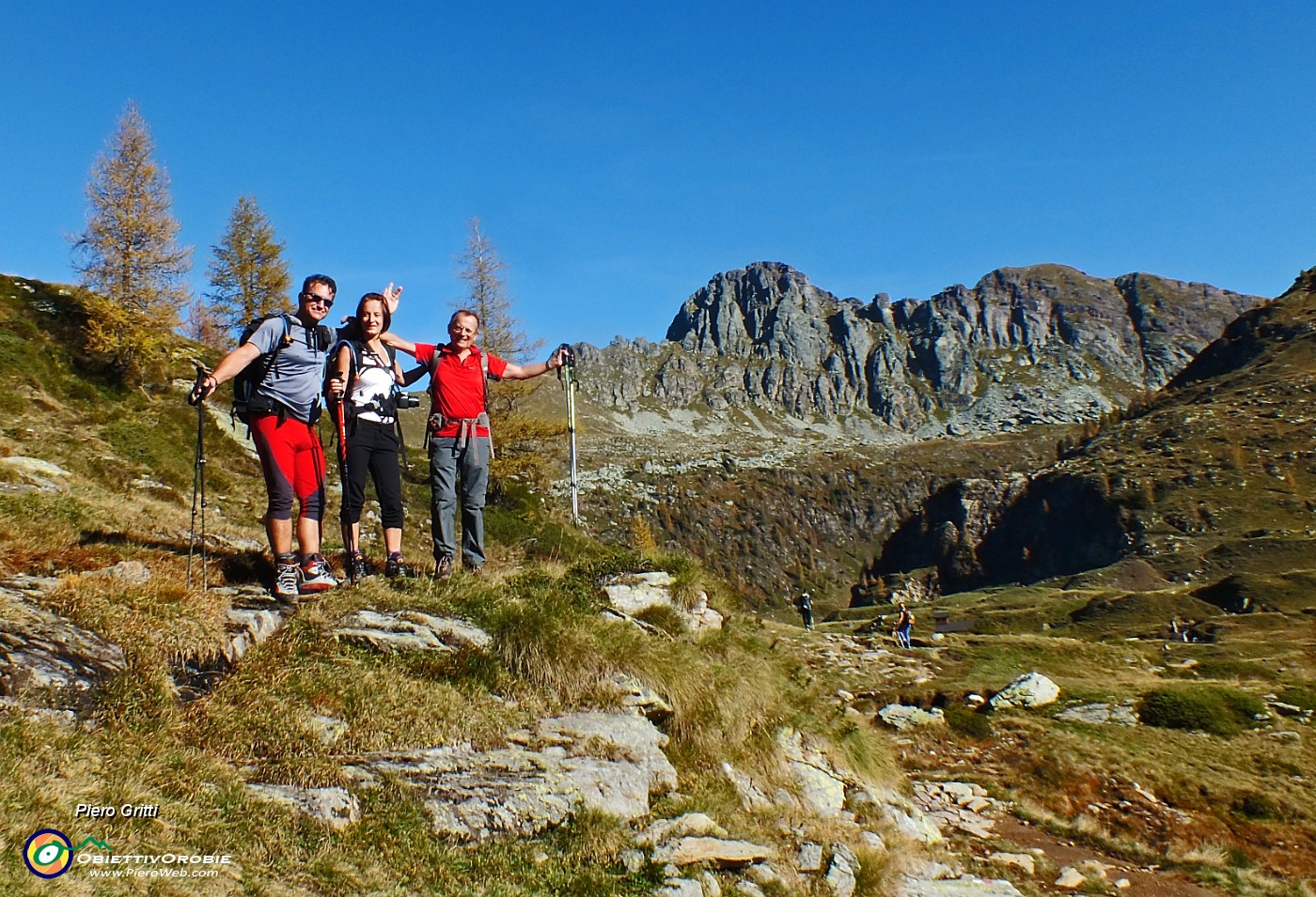 23 In posa col Pizzo del Becco da sfondo.JPG